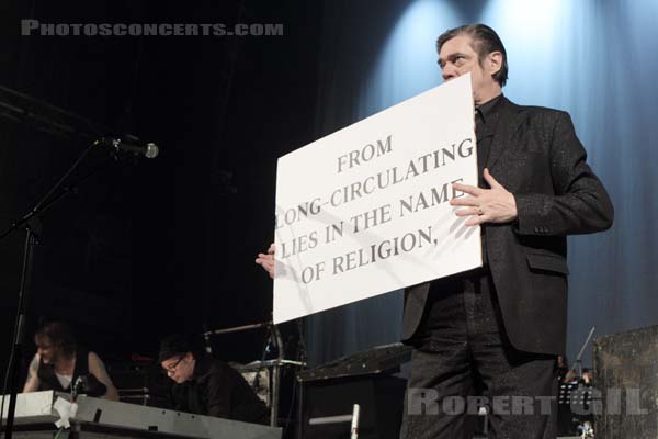 EINSTURZENDE NEUBAUTEN - 2014-11-17 - PARIS - Le Trianon - Christian Emmerich [Blixa Bargeld] - Alexander von Borsig [Alexander Hacke] - Andrew Chudy